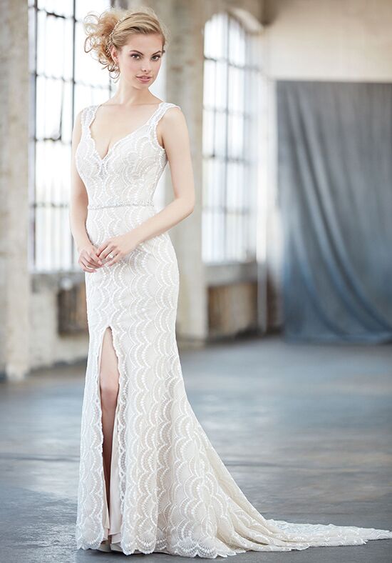 MJ303 Scalloped Lace Bridal Gown